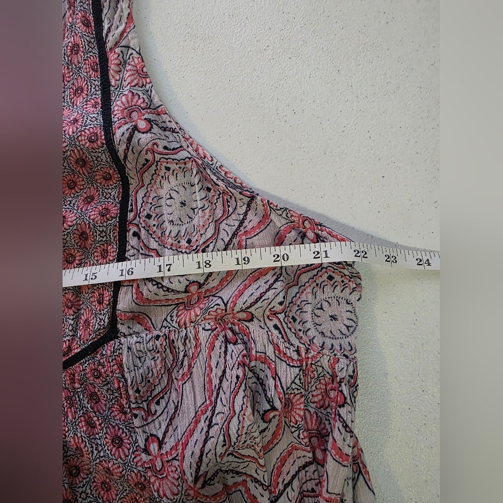 Crown & Ivy Pink and White Patterned Top Women Floral Sleeveless - Picture 6 of 7